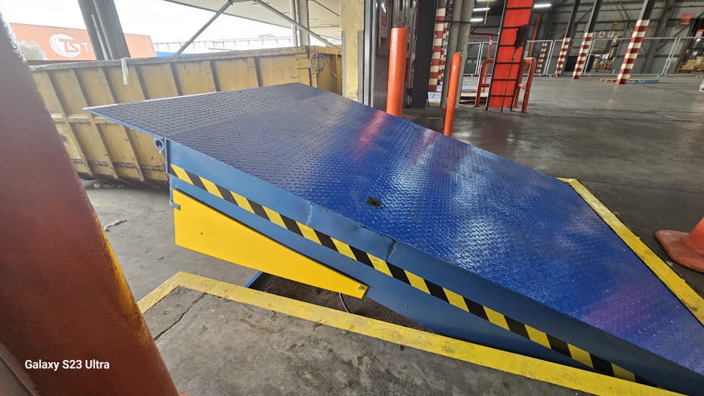 Aerotech Hydraulic Dock Leveler